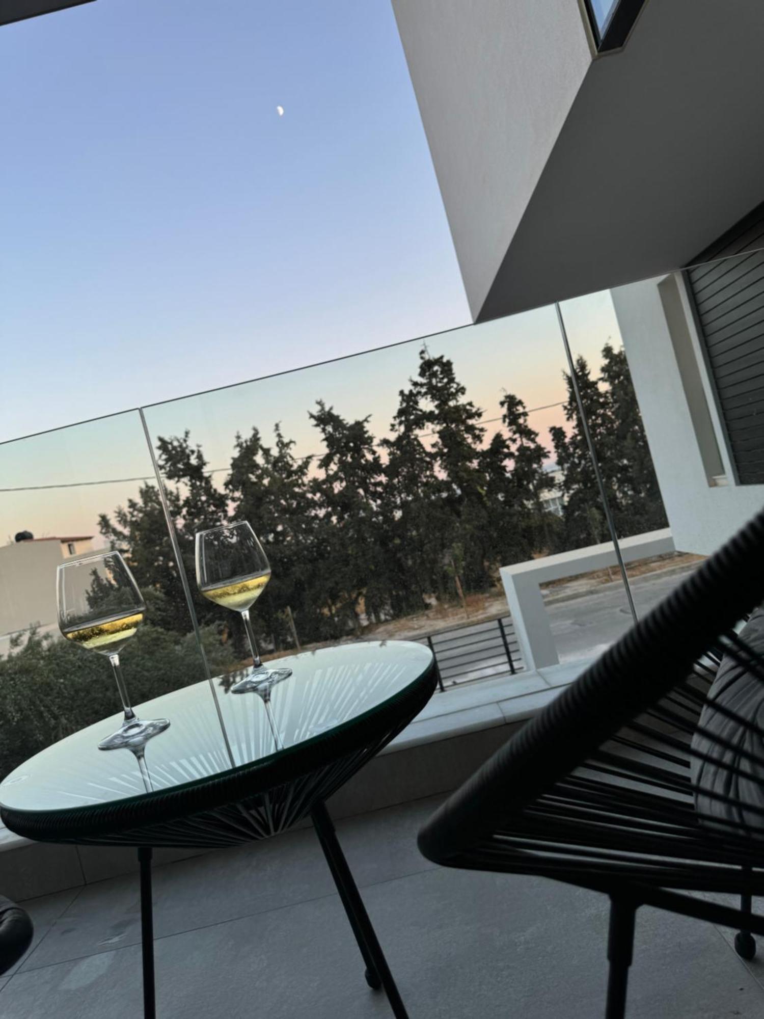 Modern Minimal * Ierápetra