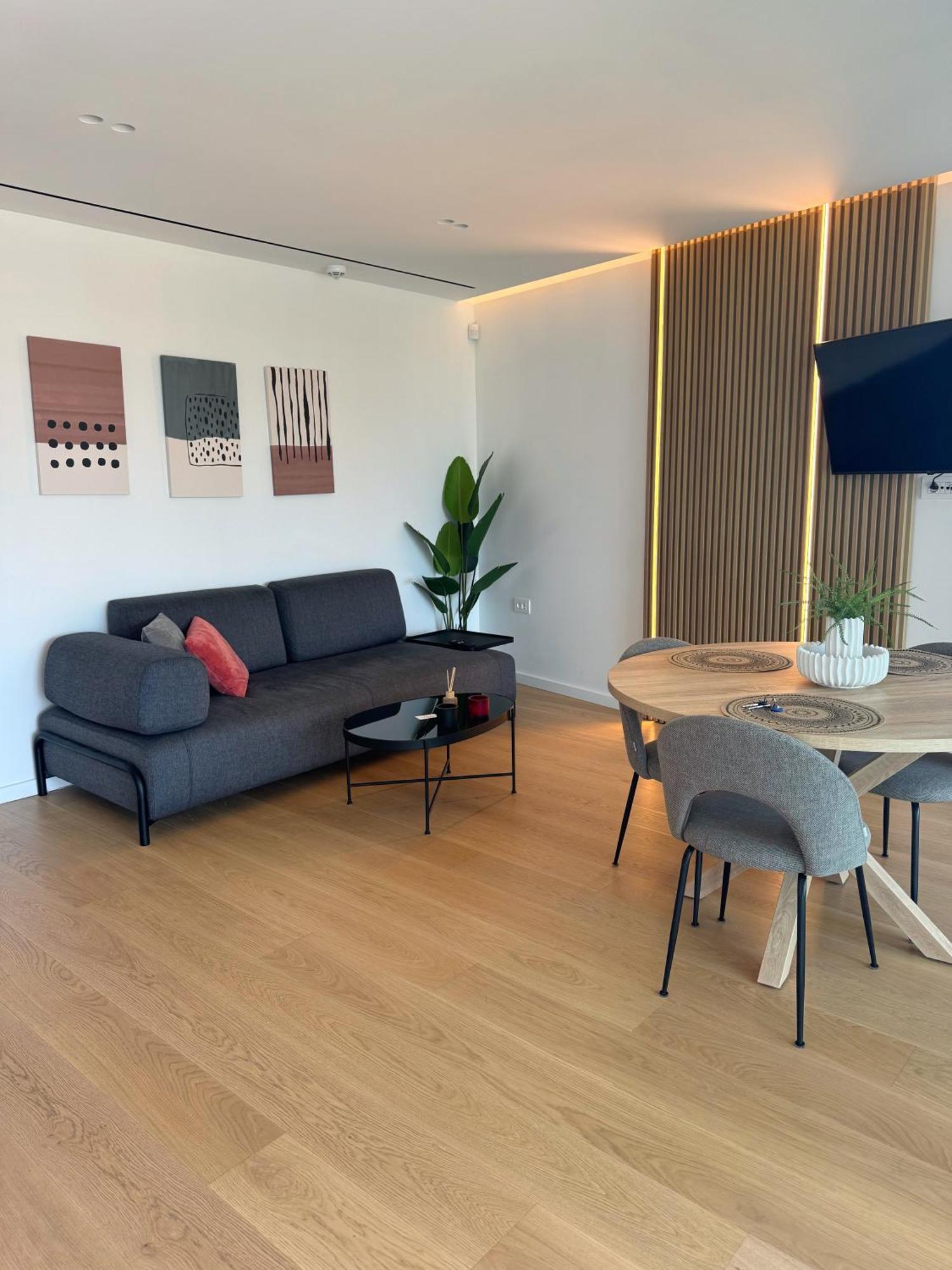 Modern Minimal Apartment *