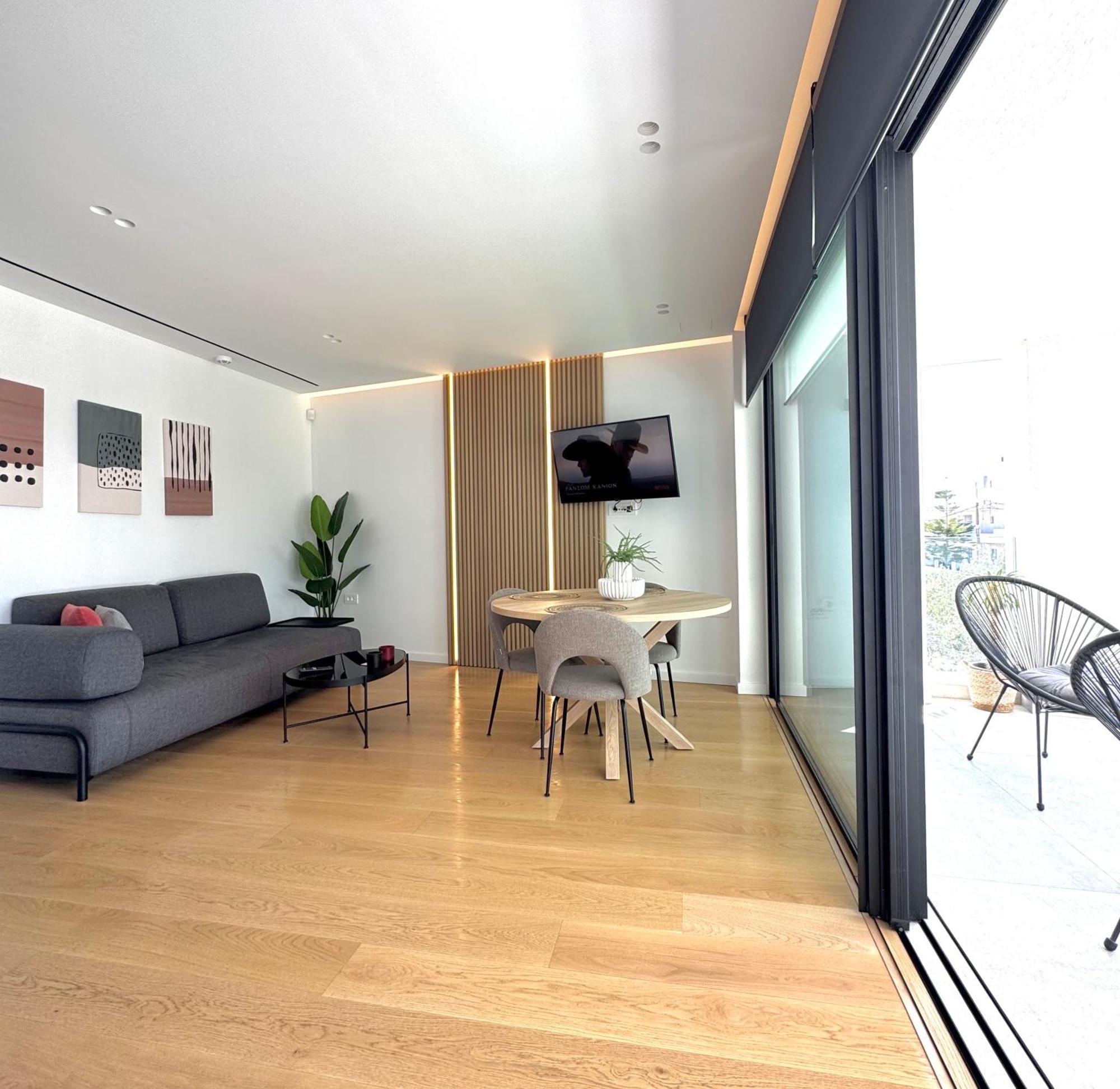 Modern Minimal Ierápetra